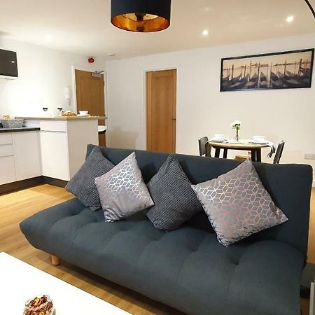 Northampton 2 Bedroom Town Centre Apartment Close To University, Hospitals, Brackmills 외부 사진