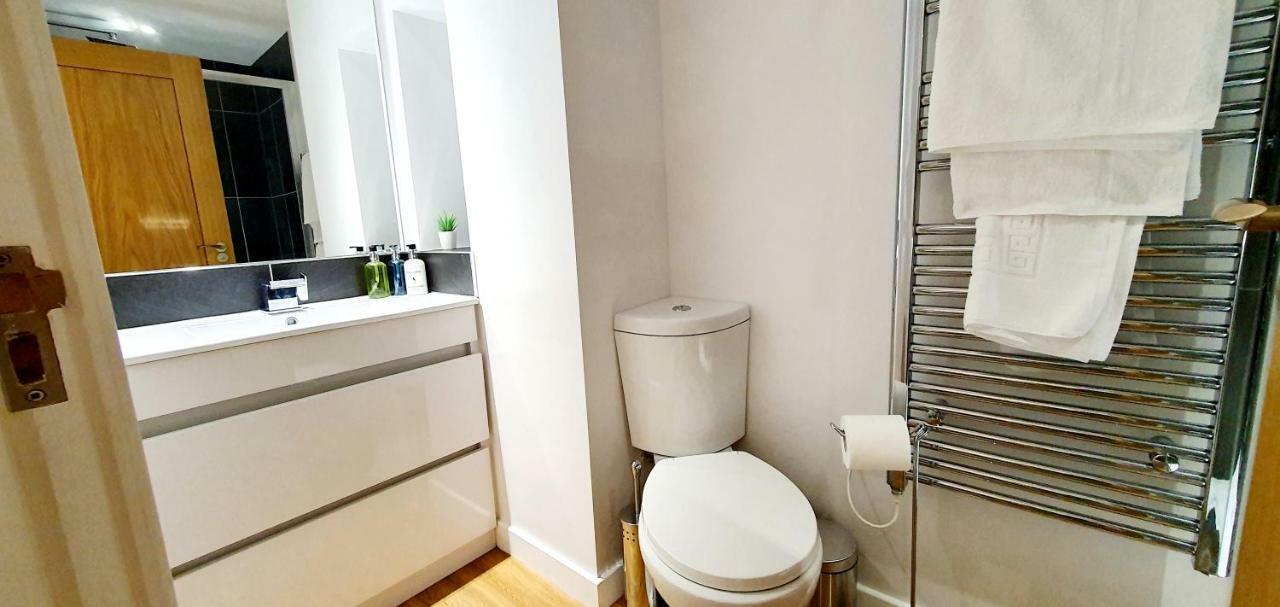 Northampton 2 Bedroom Town Centre Apartment Close To University, Hospitals, Brackmills 외부 사진