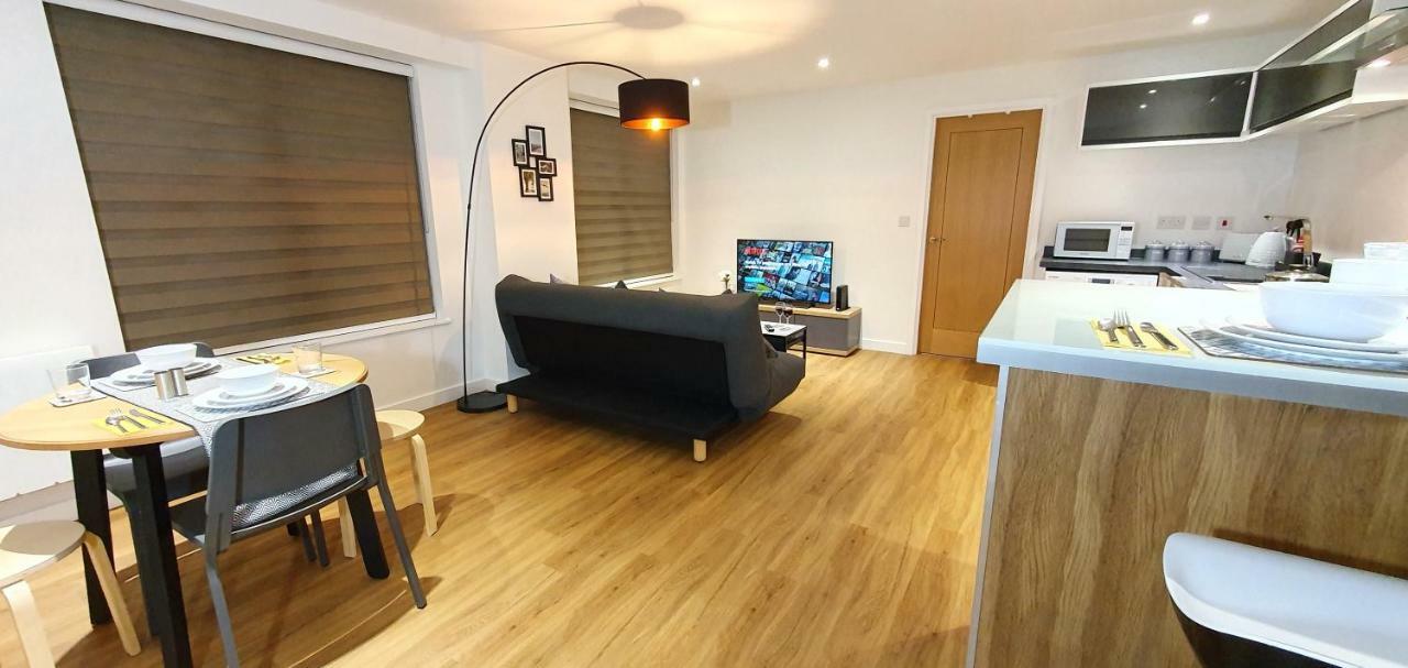 Northampton 2 Bedroom Town Centre Apartment Close To University, Hospitals, Brackmills 외부 사진