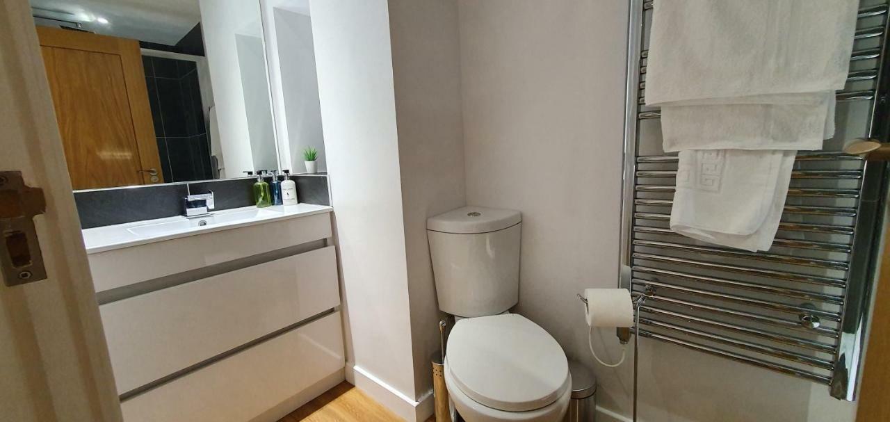 Northampton 2 Bedroom Town Centre Apartment Close To University, Hospitals, Brackmills 외부 사진