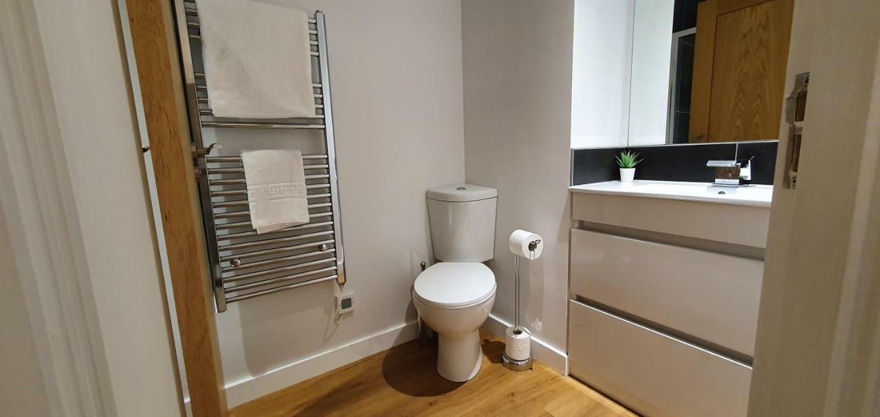 Northampton 2 Bedroom Town Centre Apartment Close To University, Hospitals, Brackmills 외부 사진