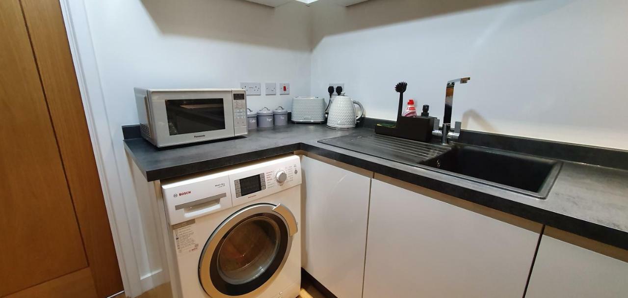 Northampton 2 Bedroom Town Centre Apartment Close To University, Hospitals, Brackmills 외부 사진
